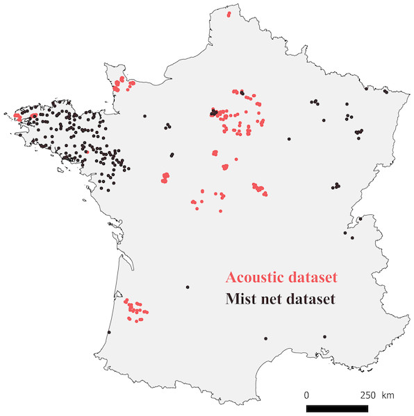 Map of France with locations where bats were captured (mist net dataset, black points), and recorded (acoustic dataset, red points).