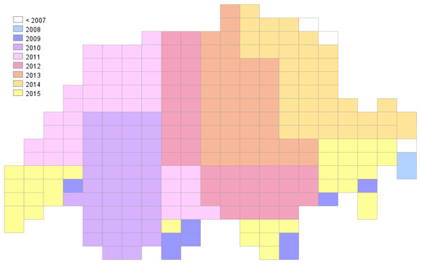 Visualization of the grid of map sheets of Switzerland (1:25,000) through a default cartographic style showing a choropleth symbology based on the year of edition of the sheet.